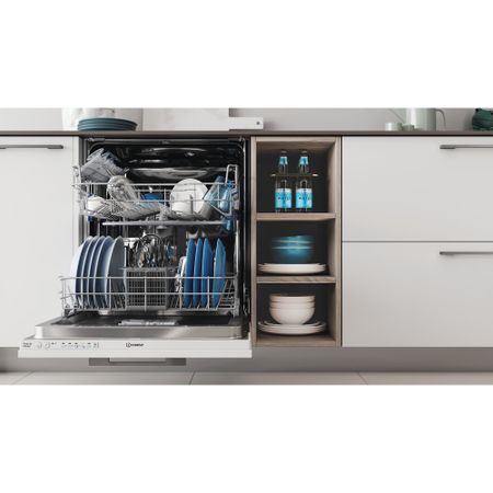 Indesit Full Size Integrated Dishwasher (28Min Quick Wash 1/2 Load) - DIE2B19UK