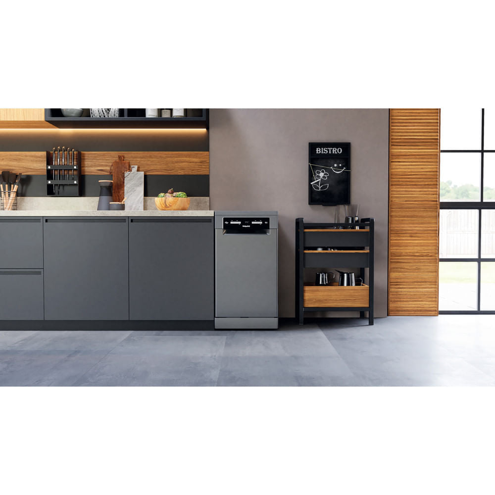 Hotpoint Freestanding Slimline Dishwasher – 3D Zone Wash Technology