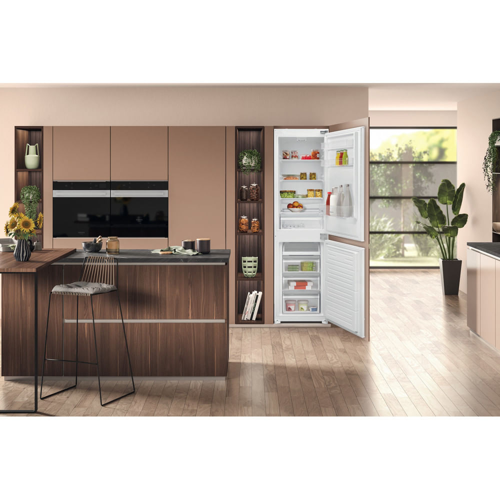Hotpoint HMCB50502UK Built in Fridge Freezer - 50/50